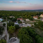 فيلة Natura Zadarvillas *