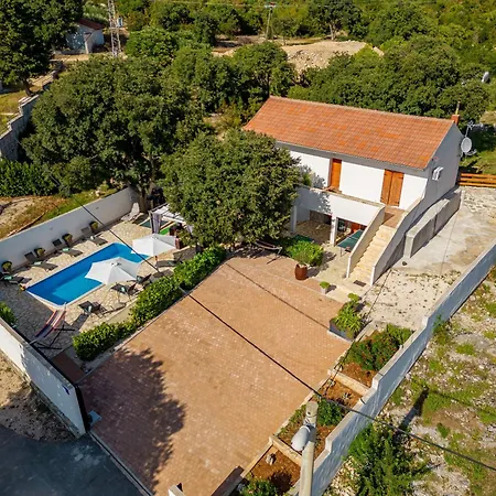 فيلة Natura Zadarvillas