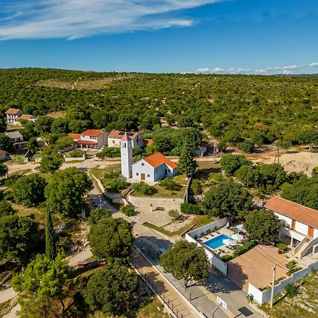 Natura Zadarvillas 빌라 *